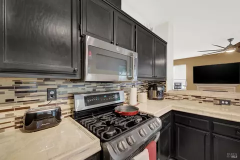 Kitchen - 280 Bantry Dr, Vacaville, CA 95688 photo 5 of 12