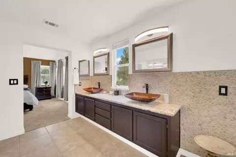 Bath - 280 Bantry Dr, Vacaville, CA 95688 photo 7 of 8