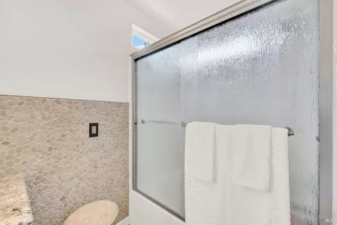 Bath - 280 Bantry Dr, Vacaville, CA 95688 photo 8 of 8
