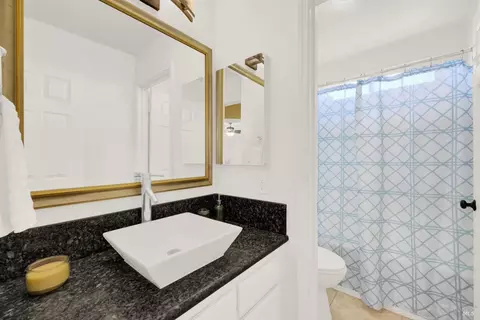 Bath - 280 Bantry Dr, Vacaville, CA 95688 photo 2 of 8