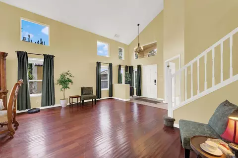 Living - 280 Bantry Dr, Vacaville, CA 95688 photo 3 of 9
