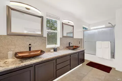 Bath - 280 Bantry Dr, Vacaville, CA 95688 photo 5 of 8