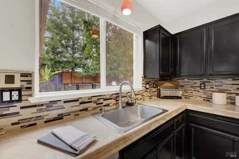 Kitchen - 280 Bantry Dr, Vacaville, CA 95688 photo 7 of 12