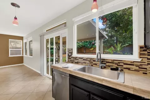 Kitchen - 280 Bantry Dr, Vacaville, CA 95688 photo 6 of 12