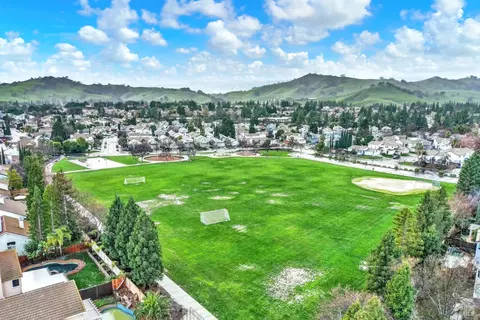 View/Area - 280 Bantry Dr, Vacaville, CA 95688 photo 4 of 7