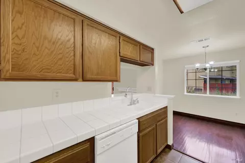 Kitchen - 118 Brogan Ct, Fairfield, CA 94534 photo 7 of 9