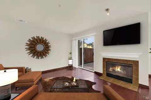 Living - 118 Brogan Ct, Fairfield, CA 94534 photo 7 of 9
