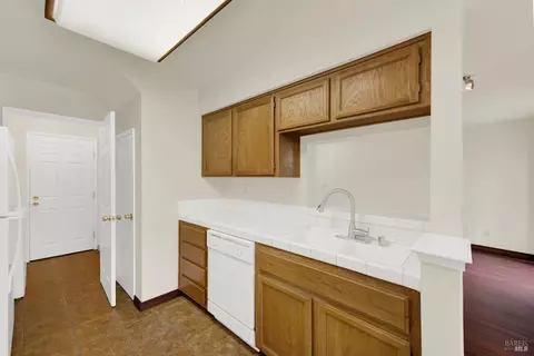 Kitchen - 118 Brogan Ct, Fairfield, CA 94534 photo 2 of 9
