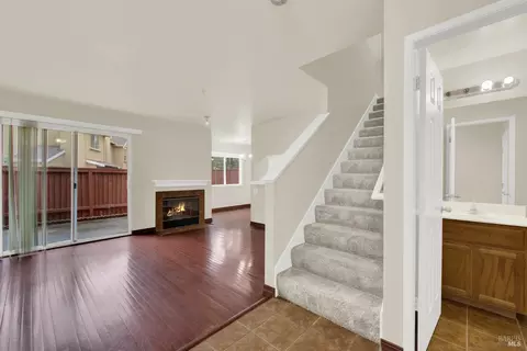Living - 118 Brogan Ct, Fairfield, CA 94534 photo 1 of 9