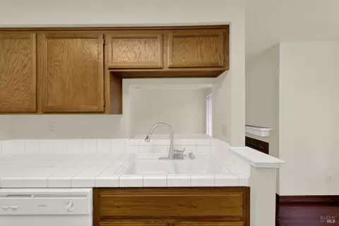 Kitchen - 118 Brogan Ct, Fairfield, CA 94534 photo 3 of 9