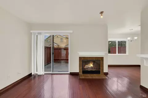 Living - 118 Brogan Ct, Fairfield, CA 94534 photo 8 of 9