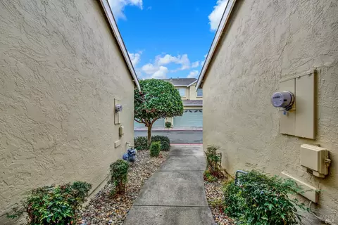Exterior - 118 Brogan Ct, Fairfield, CA 94534 photo 12 of 39