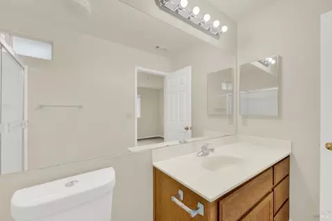 Bath - 118 Brogan Ct, Fairfield, CA 94534 photo 7 of 7