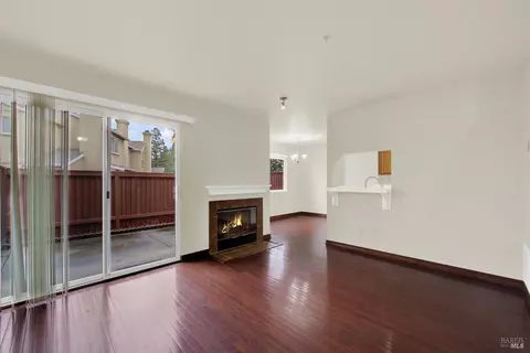 Living - 118 Brogan Ct, Fairfield, CA 94534 photo 2 of 9
