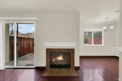 Living - 118 Brogan Ct, Fairfield, CA 94534 photo 5 of 9