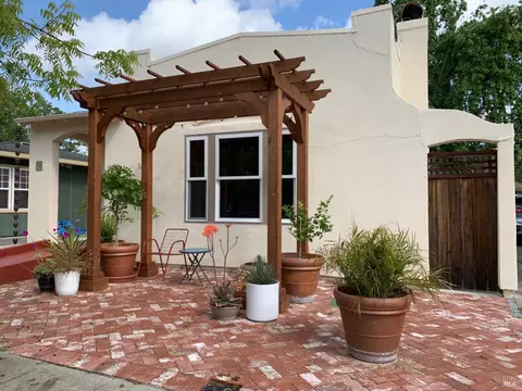 637 Oak St, Santa Rosa, CA 95404