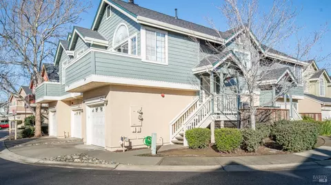 29 Manchester Ln, Fairfield, CA 94533