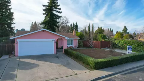 1100 Bedford Way, Vacaville, CA 95687