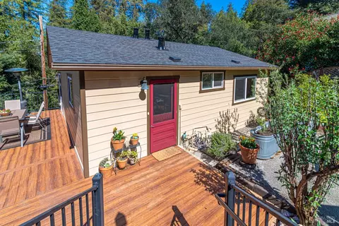 8230 Spring Dr, Forestville, CA 95436