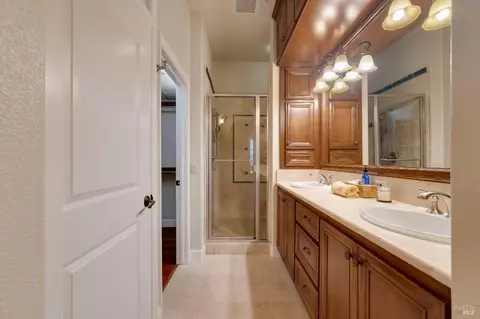 Bath - 1111 Symphony Way, Vallejo, CA 94591 photo 2 of 3