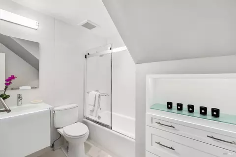 Bath - 16 Eucalyptus Knoll St, Mill Valley, CA 94941 photo 7 of 7