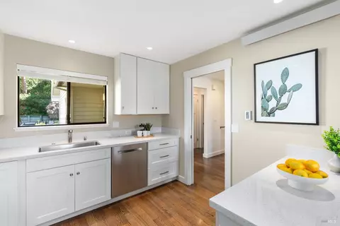 Kitchen - 16 Eucalyptus Knoll St, Mill Valley, CA 94941 photo 3 of 6