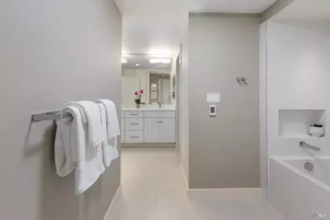 Entry Way - 16 Eucalyptus Knoll St, Mill Valley, CA 94941 photo 3 of 3
