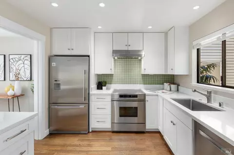 Kitchen - 16 Eucalyptus Knoll St, Mill Valley, CA 94941 photo 4 of 6