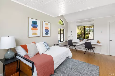Bedroom - 16 Eucalyptus Knoll St, Mill Valley, CA 94941 photo 2 of 10