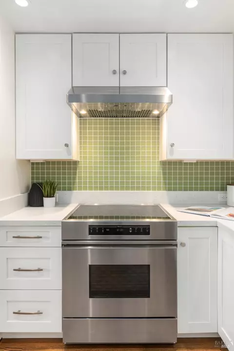Kitchen - 16 Eucalyptus Knoll St, Mill Valley, CA 94941 photo 5 of 6