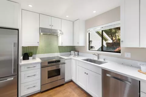 Kitchen - 16 Eucalyptus Knoll St, Mill Valley, CA 94941 photo 2 of 6