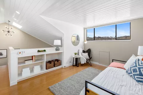 Bedroom - 16 Eucalyptus Knoll St, Mill Valley, CA 94941 photo 3 of 10