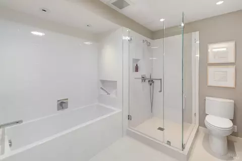 Bath - 16 Eucalyptus Knoll St, Mill Valley, CA 94941 photo 3 of 7