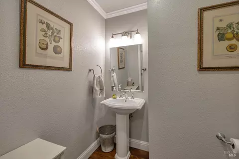 Bath - 4357 Lakeside Rd, Glen Ellen, CA 95442 photo 2 of 6