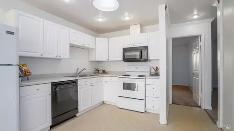 2447 Baltic Dr, Fairfield, CA 94533 photo 4