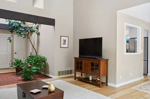 Living - 844 Rose Dr, Benicia, CA 94510 photo 3 of 6
