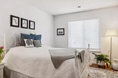 Bedroom - 844 Rose Dr, Benicia, CA 94510 photo 4 of 5