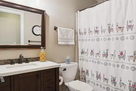 Bath - 844 Rose Dr, Benicia, CA 94510 photo 3 of 3