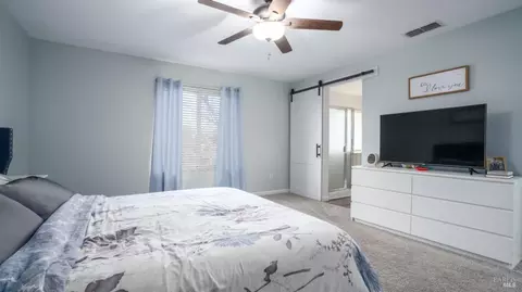 Bedroom - 2175 Moore Dr, Dixon, CA 95620 photo 4 of 10