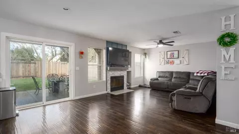 Living - 2175 Moore Dr, Dixon, CA 95620 photo 2 of 3