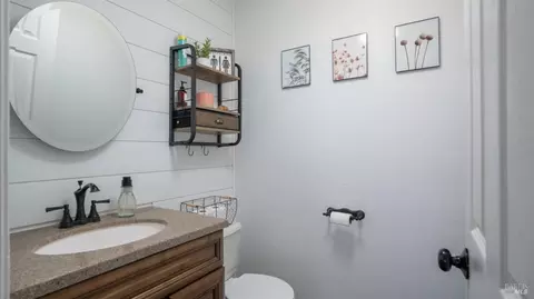 Bath - 2175 Moore Dr, Dixon, CA 95620 photo 1 of 3