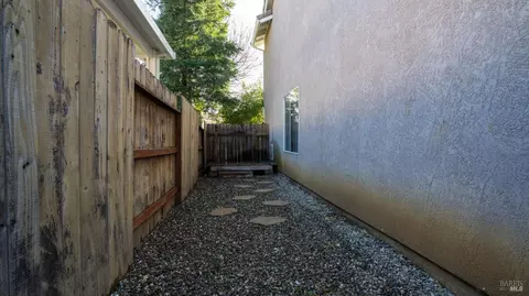 Exterior - 2175 Moore Dr, Dixon, CA 95620 photo 17 of 19