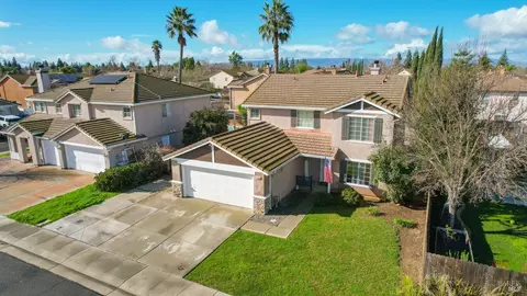 Exterior - 2175 Moore Dr, Dixon, CA 95620 photo 6 of 19
