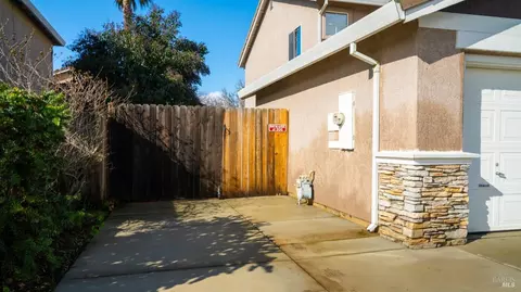 Exterior - 2175 Moore Dr, Dixon, CA 95620 photo 9 of 19