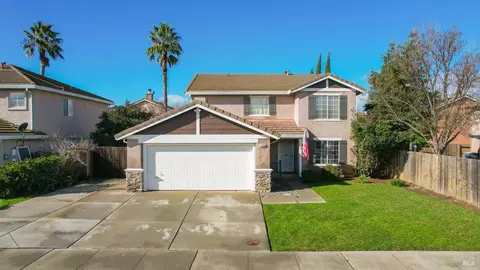 Exterior - 2175 Moore Dr, Dixon, CA 95620 photo 4 of 19
