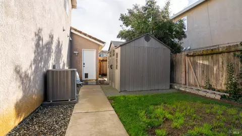 Exterior - 2175 Moore Dr, Dixon, CA 95620 photo 12 of 19