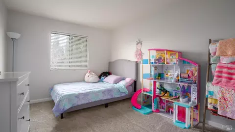 Bedroom - 2175 Moore Dr, Dixon, CA 95620 photo 6 of 10