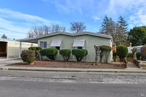 304 Sovereign Ln, Santa Rosa, CA 95401