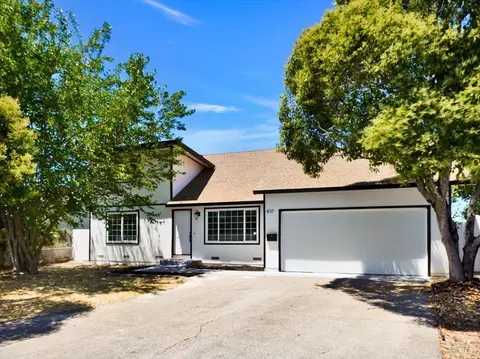 837 Lightwood Ct, Rohnert Park, CA 94928