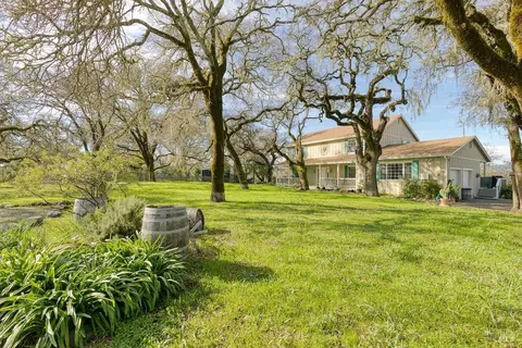 26813 Oak Knoll Ter, Cloverdale, CA 95425